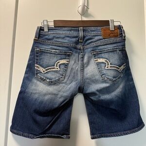 Big Star Women's Bermuda Jean Denim 9" Short‎ Mid-Rise Embroidered Pocket 26
